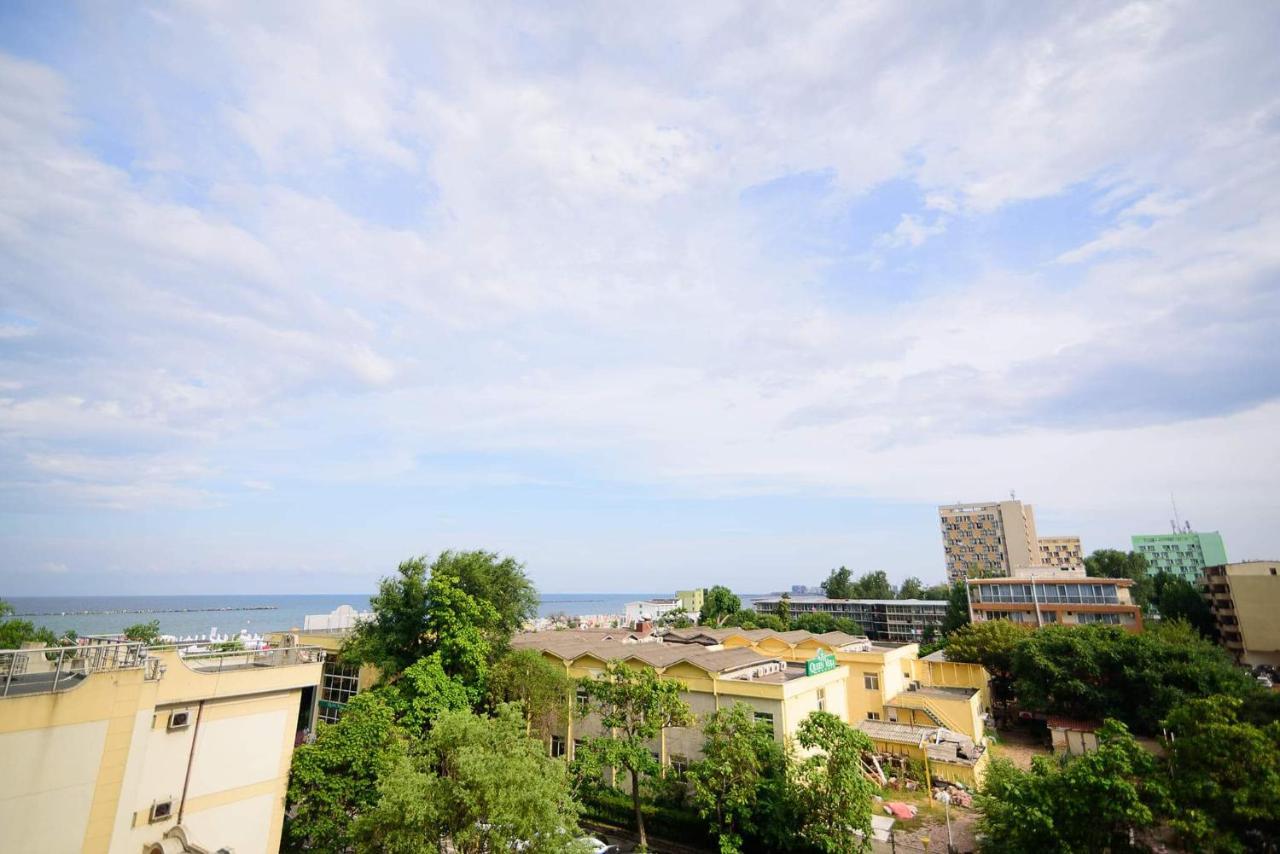 John's Luxury Mamaia