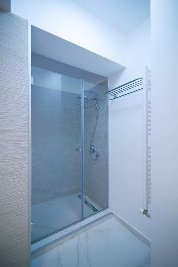 John's Luxury Apartment *