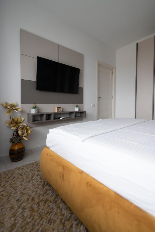 John's Luxury Apartment *